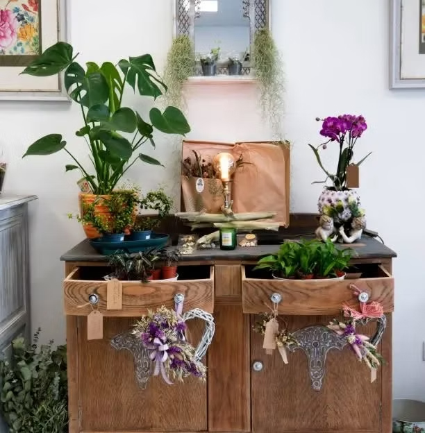 E R Renovo floral studio and arrangements